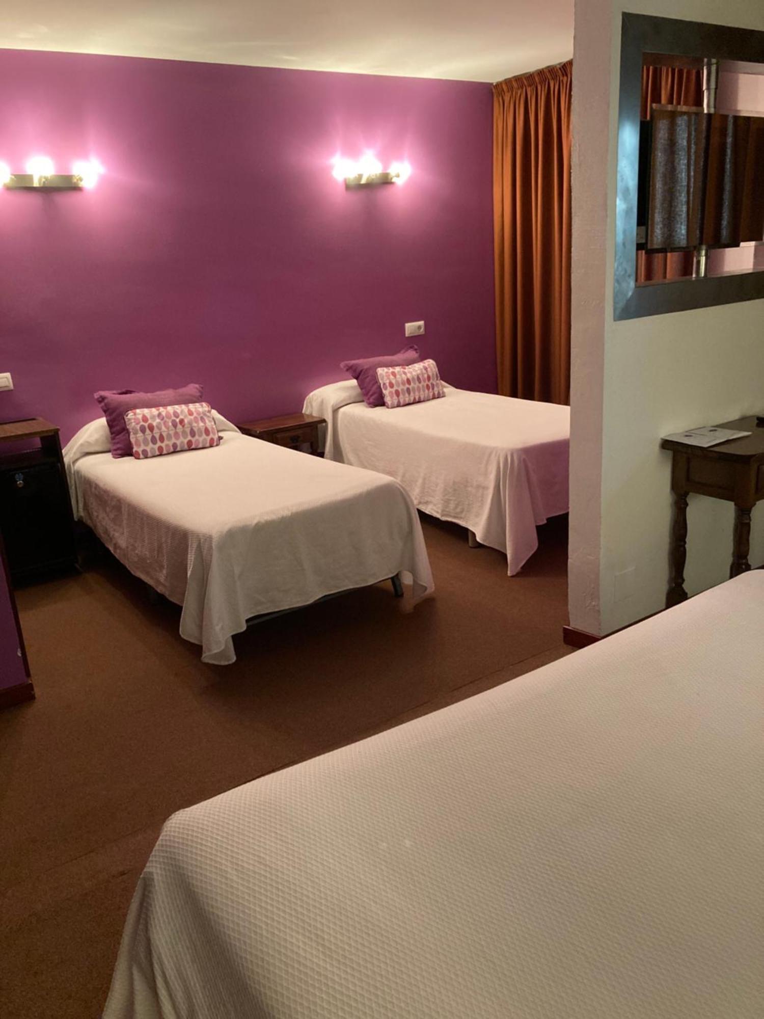 Hotel Folch Sant Julia de Loria Bilik gambar