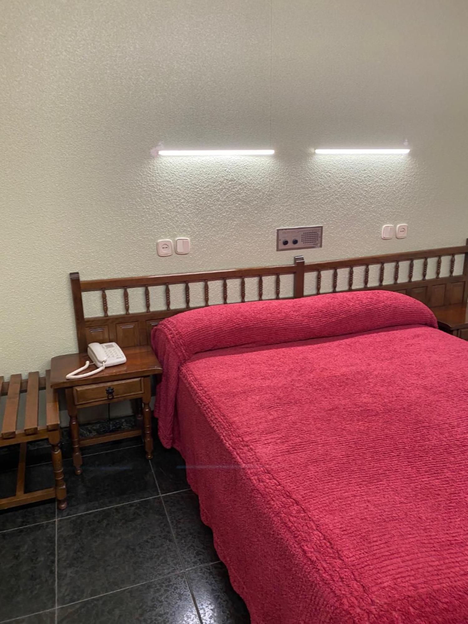 Hotel Folch Sant Julia de Loria Bilik gambar