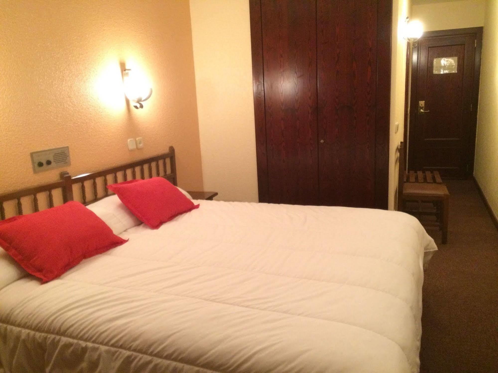 Hotel Folch Sant Julia de Loria Luaran gambar