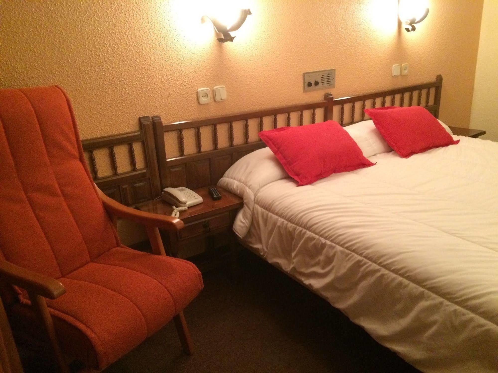 Hotel Folch Sant Julia de Loria Luaran gambar