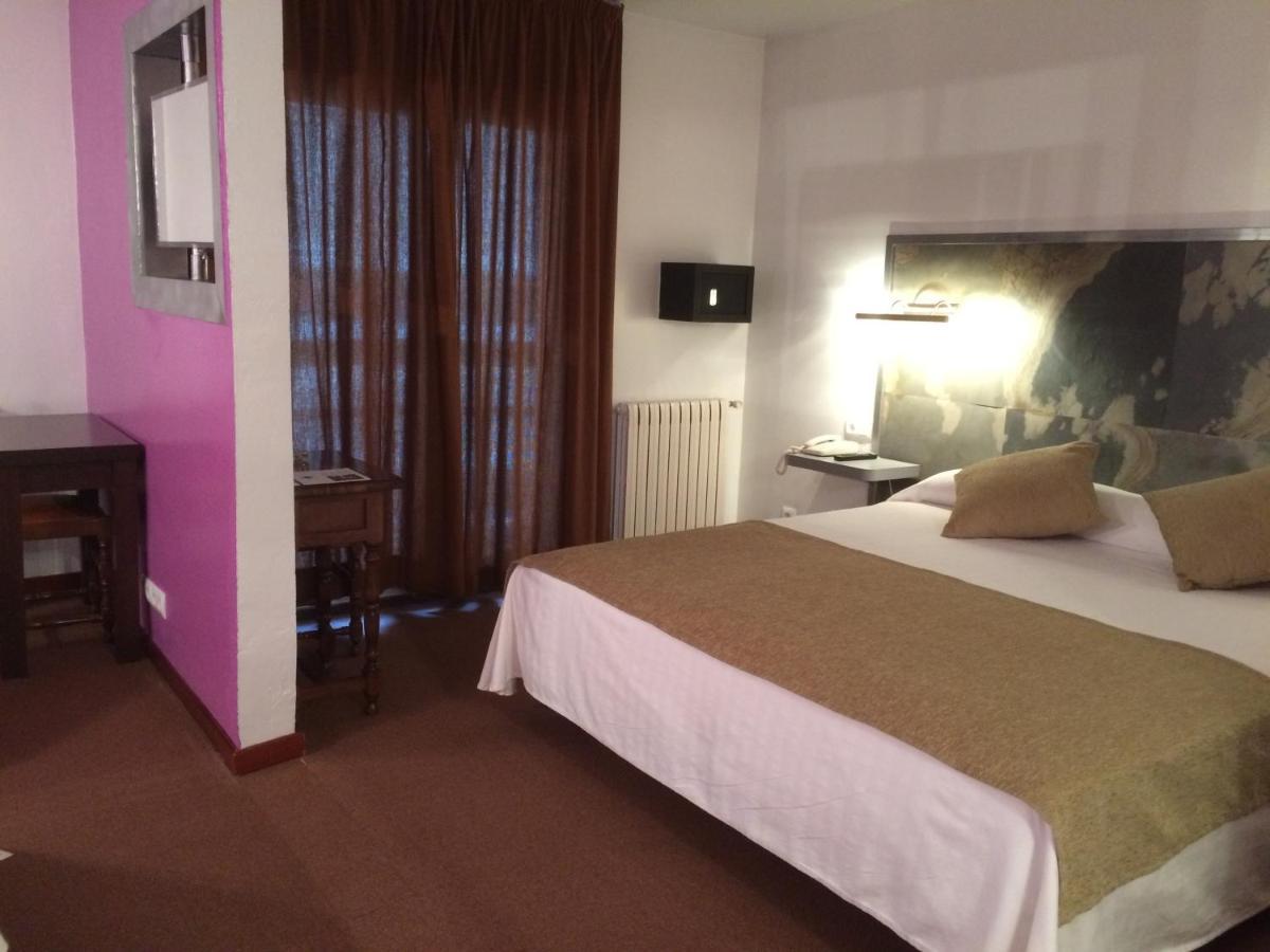Hotel Folch Sant Julia de Loria Luaran gambar